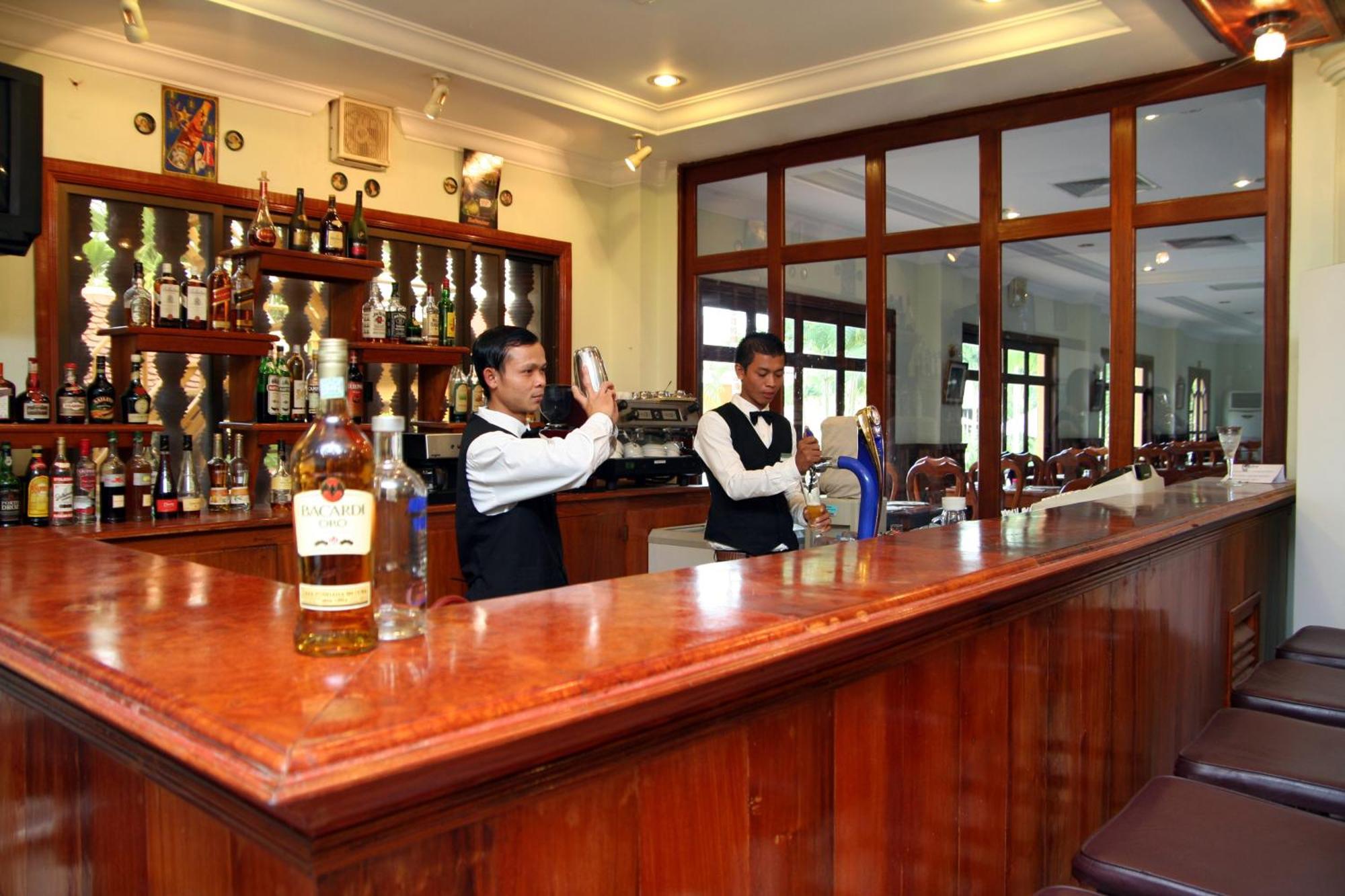Angkor Hotel Siem Reap Exterior foto