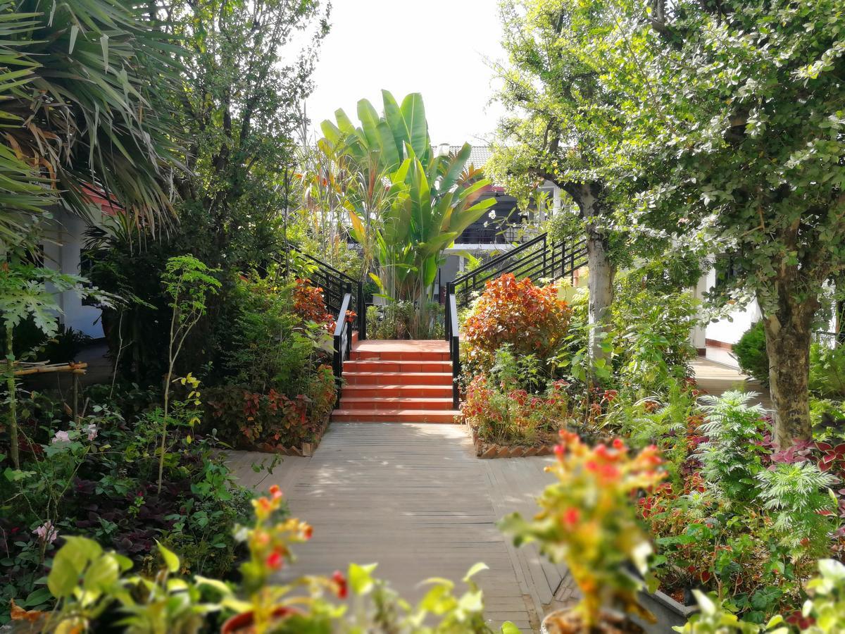 Angkor Hotel Siem Reap Exterior foto